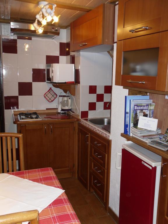 Apartment Pod Lipom Roč Δωμάτιο φωτογραφία