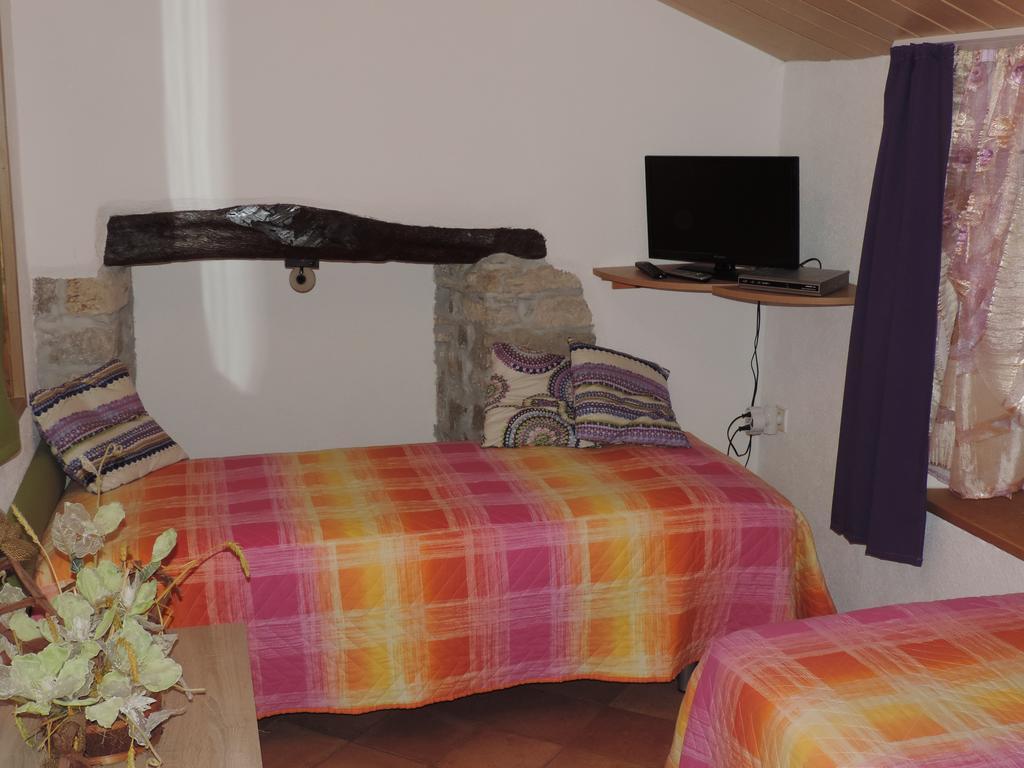 Apartment Pod Lipom Roč Εξωτερικό φωτογραφία